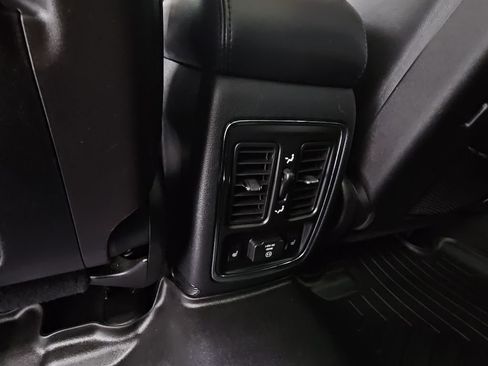 Used 2011 Jeep Grand Cherokee Limited w/ Luxury Group II image 30