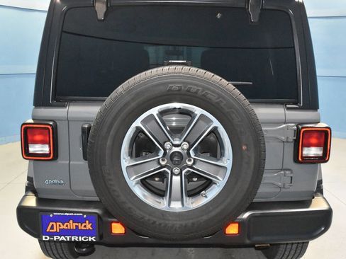 Used 2021 Jeep Wrangler Unlimited Sahara w/ Uconnect 4C Nav & Sound Group AWD/4WD image 28