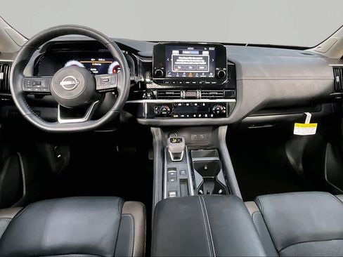 Used 2025 Nissan Pathfinder Platinum FWD image 16