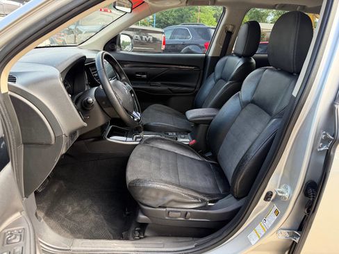 Used 2019 Mitsubishi Outlander SE FWD image 9