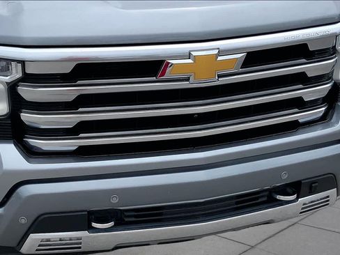 Used 2023 Chevrolet Silverado 1500 High Country w/ High Country Premium Package AWD/4WD image 30
