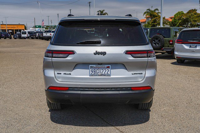 Used 2022 Jeep Grand Cherokee L Limited w/ Black Appearance Package AWD/4WD image 5