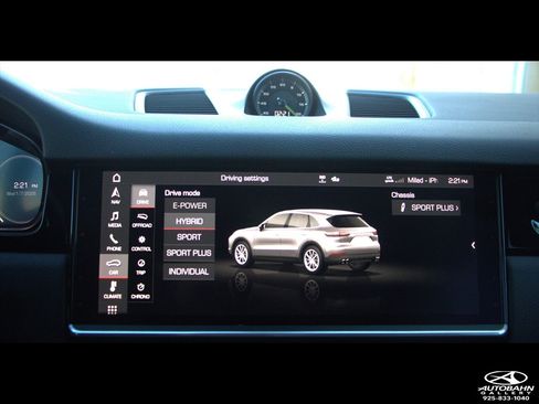 Used 2020 Porsche Cayenne E-Hybrid w/ Premium Plus Package AWD/4WD image 24