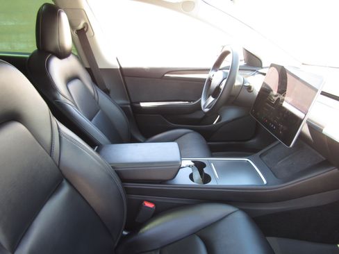 Used 2022 Tesla Model 3 Long Range AWD/4WD image 8