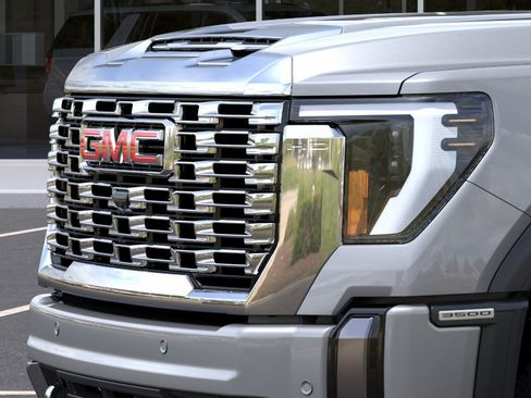 New 2026 GMC Sierra 3500 Denali w/ Denali Reserve Package AWD/4WD image 13