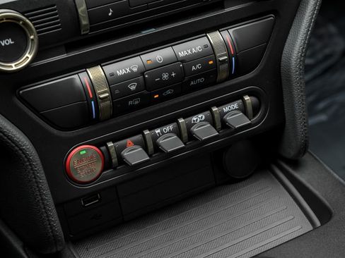 Used 2022 Ford Mustang Shelby GT500 w/ Carbon Fiber Track Pack image 25