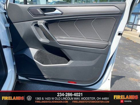 New 2024 Volkswagen Tiguan SE image 45