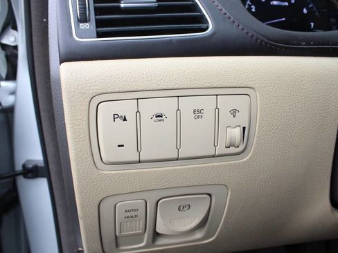 Used 2012 Hyundai Genesis 3.8 w/ Premium Pkg image 19