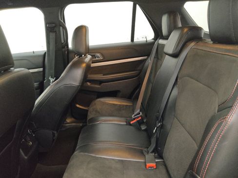 Used 2018 Ford Explorer XLT w/ Equipment Group 202A FWD image 18
