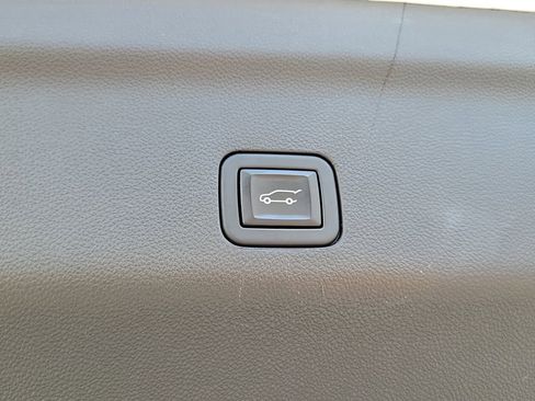 Used 2023 Chevrolet Tahoe LT image 9