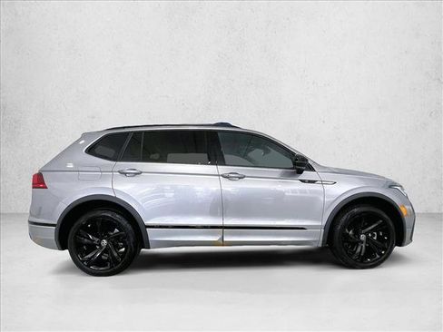 Used 2023 Volkswagen Tiguan SE R-Line FWD image 5