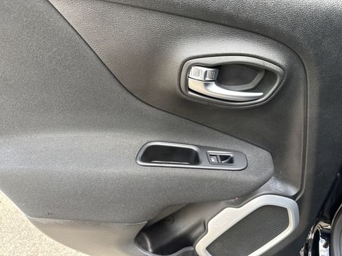 Used 2019 Jeep Renegade Sport w/ UConnect 7.0 Group AWD/4WD image 21