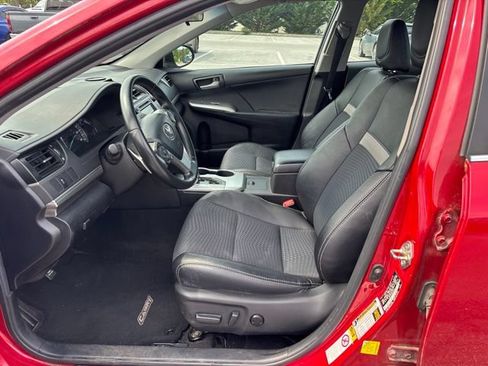 Used 2013 Toyota Camry SE FWD image 16