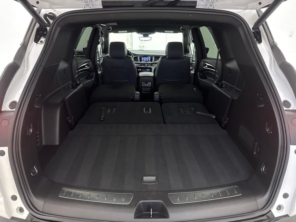 Used 2024 Buick Enclave Essence w/ Sport Touring Edition FWD image 9