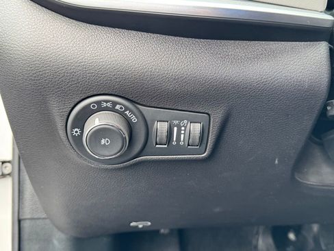 Used 2025 Jeep Compass Limited AWD/4WD image 25