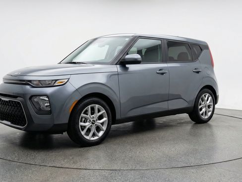 Used 2025 Kia Soul LX w/ LX Technology Package FWD image 3