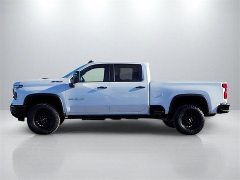 Used 2024 Chevrolet Silverado 2500 ZR2 w/ Technology Package image 7