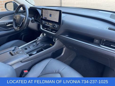 Used 2025 Toyota Grand Highlander AWD image 27