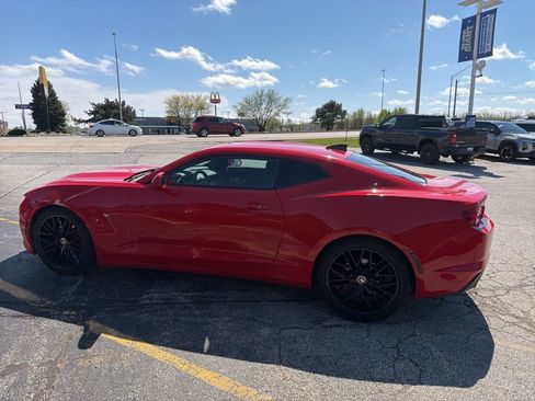 Used 2019 Chevrolet Camaro LT image 3