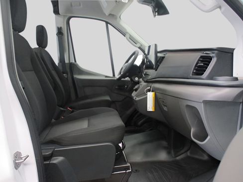 Used 2023 Ford E-Transit Medium Roof image 17