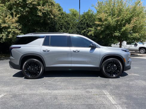 Used 2026 Chevrolet Traverse LT FWD image 10