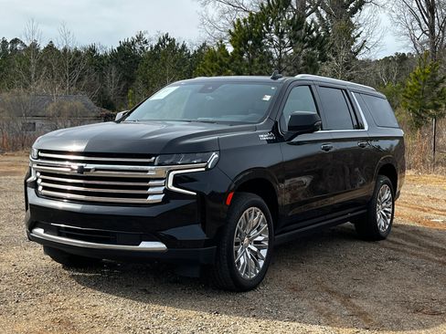 Used 2023 Chevrolet Suburban High Country image 2