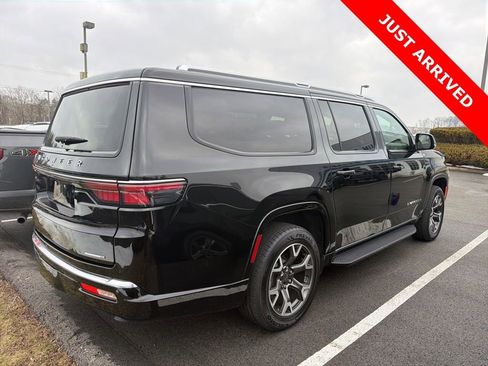 Used 2024 Jeep Wagoneer L Series III w/ Flexible Seating Group AWD/4WD image 5