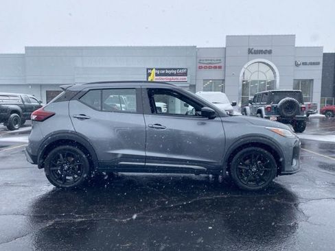 Used 2023 Nissan Kicks SR w/ SR Premium Package image 6
