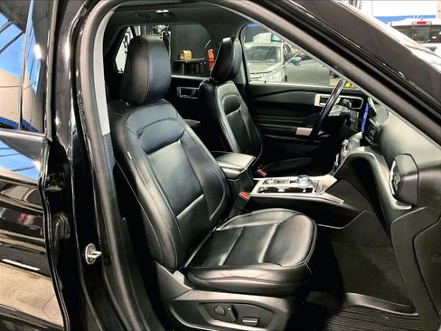 Used 2022 Ford Explorer XLT w/ Equipment Group 202A image 11