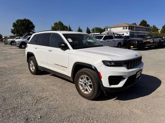 Used 2023 Jeep Grand Cherokee Laredo AWD/4WD video 1