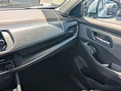 Used 2023 Nissan Rogue SV FWD image 18