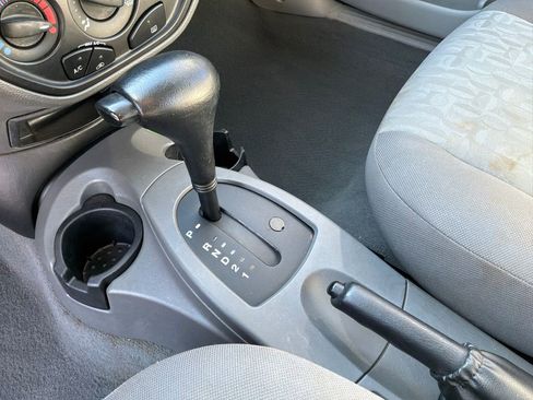 Used 2005 Ford Focus ZX4 Sedan image 23