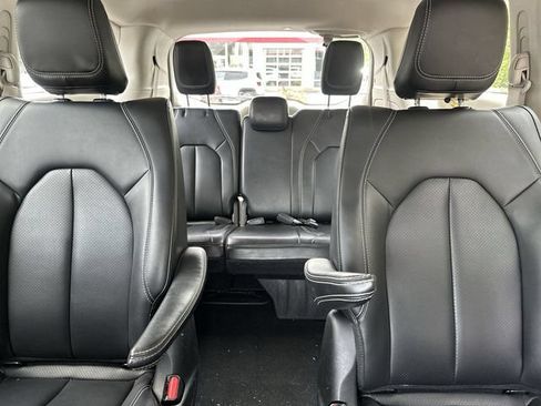 Used 2024 Chrysler Pacifica Limited FWD image 27