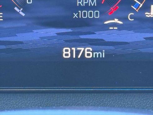 Used 2025 Chevrolet Traverse LT image 25