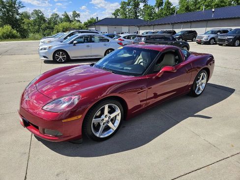 Used 2006 Chevrolet Corvette Coupe w/ Preferred Equipment Group RWD image 3