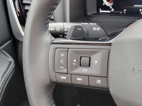 Used 2025 Nissan Rogue Platinum image 30