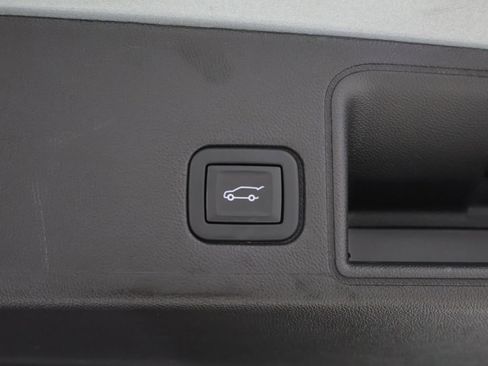 Used 2024 GMC Terrain SLT AWD/4WD image 21