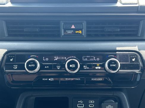 Certified 2023 Honda Pilot TrailSport image 17