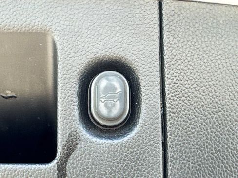 Used 2018 Chevrolet Tahoe LT RWD image 32