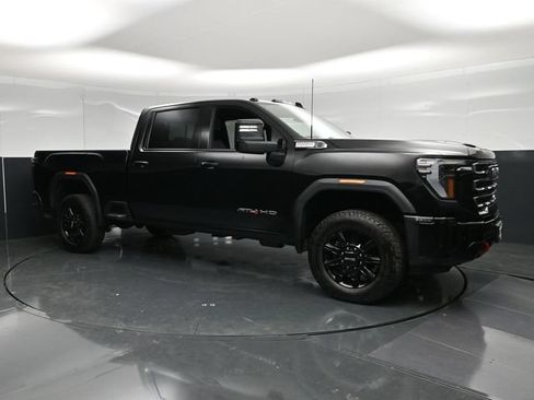 Used 2025 GMC Sierra 2500 AT4 AWD/4WD image 3