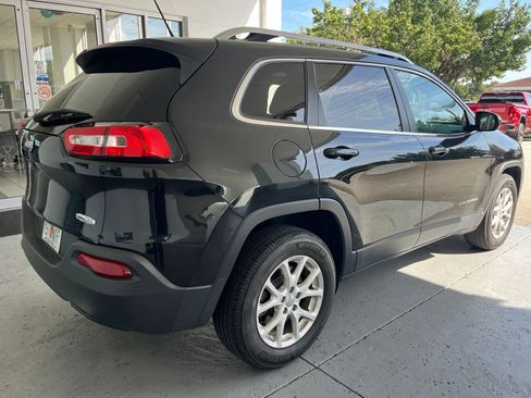 Used 2015 Jeep Cherokee Latitude w/ Cold Weather Group AWD/4WD image 7