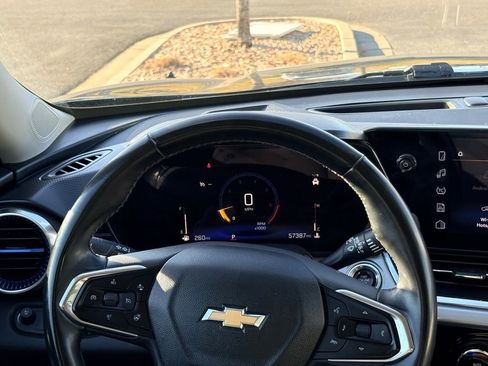 Used 2024 Chevrolet Trax LT w/ LT Convenience Package image 17