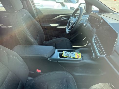 Used 2025 Chevrolet Equinox EV LT w/ Comfort Package image 7