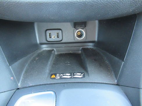 Used 2018 Chevrolet Equinox Premier FWD image 29