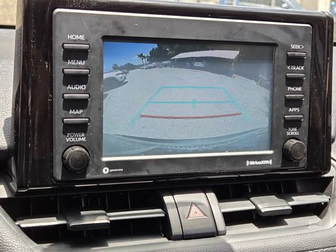 Used 2021 Toyota RAV4 XLE w/ Convenience Package FWD image 27