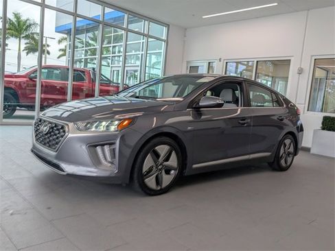 Used 2020 Hyundai Ioniq SEL image 3
