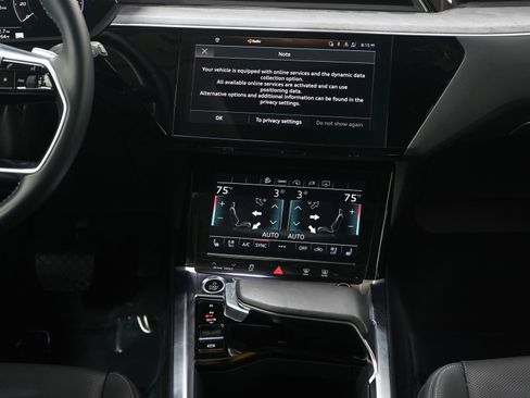 Used 2021 Audi e-tron Premium Plus w/ Premium Plus Package image 16