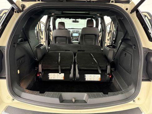Used 2018 Ford Explorer XLT w/ Equipment Group 202A AWD/4WD image 30