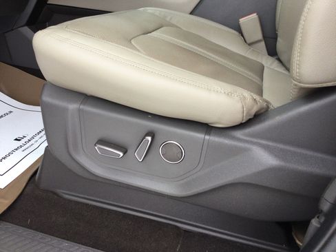 Used 2020 Ford Expedition Limited w/ Equipment Group 302A image 11