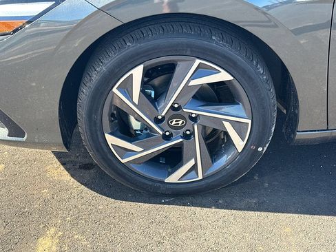 Certified 2025 Hyundai Elantra Sport FWD image 11